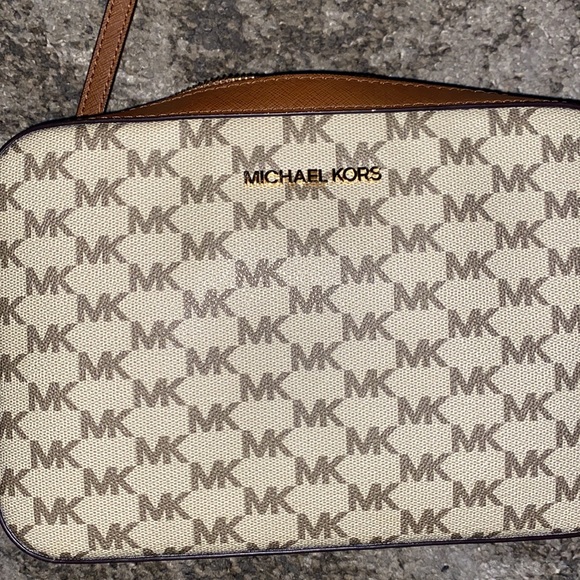 🌟Michael Kors Jet Set Item LG EW Logo Chain Leather Crossbody Bag-EUC - Picture 3 of 8